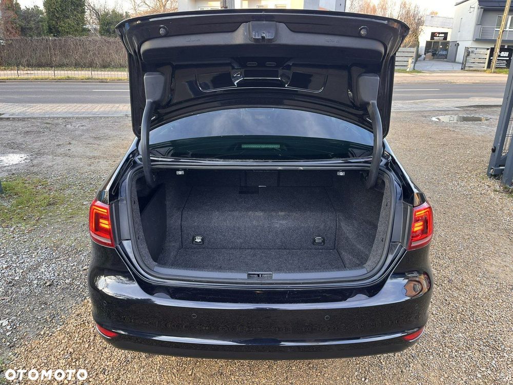 Volkswagen Jetta - 26