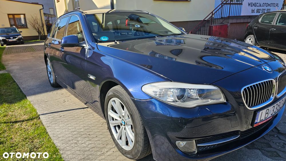 BMW Seria 5 525d xDrive - 11