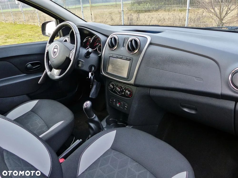 Dacia Sandero TCe 90 Laureate - 25