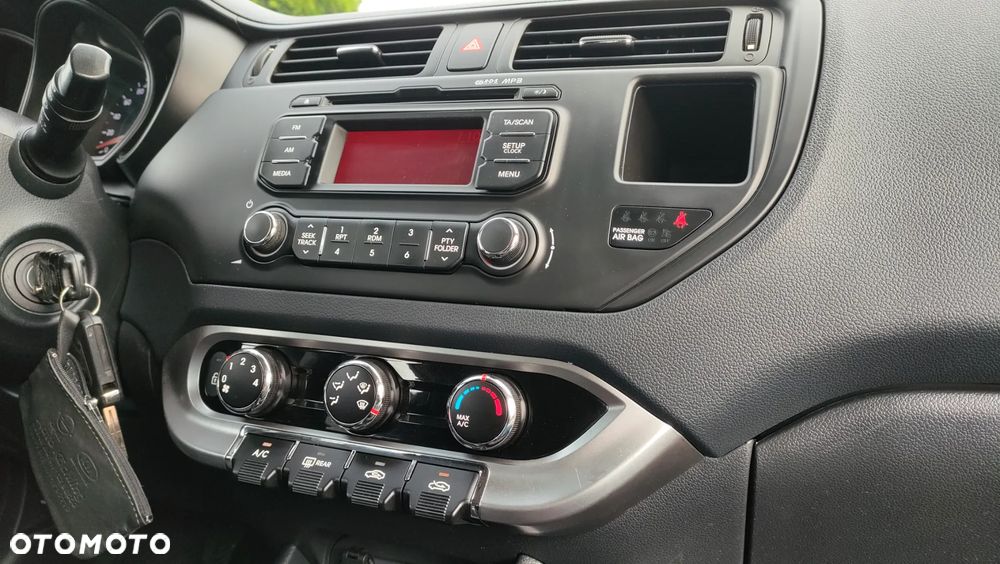Kia Rio 1.4 Dream Team Edition - 13