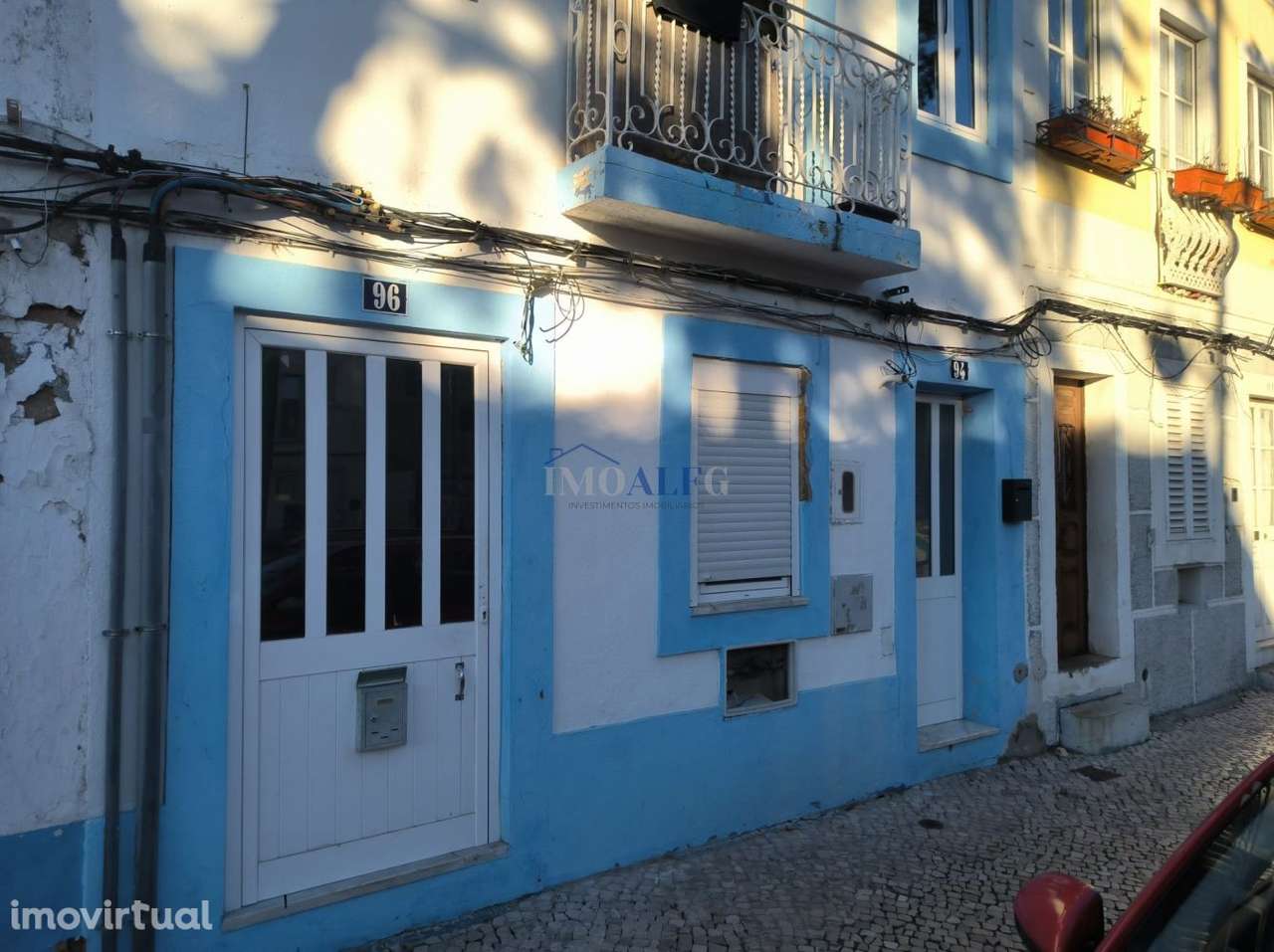 Prédio com quintal no centro do Montijo, junto a transportes - Grande imagem: 2/24