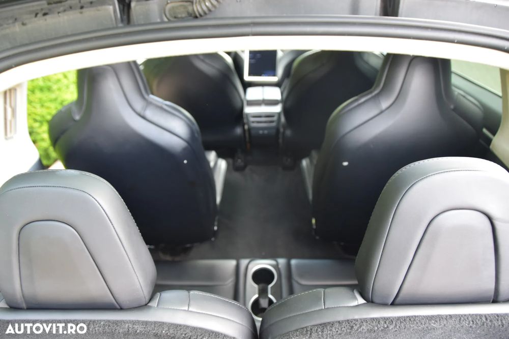 Tesla Model X - 23