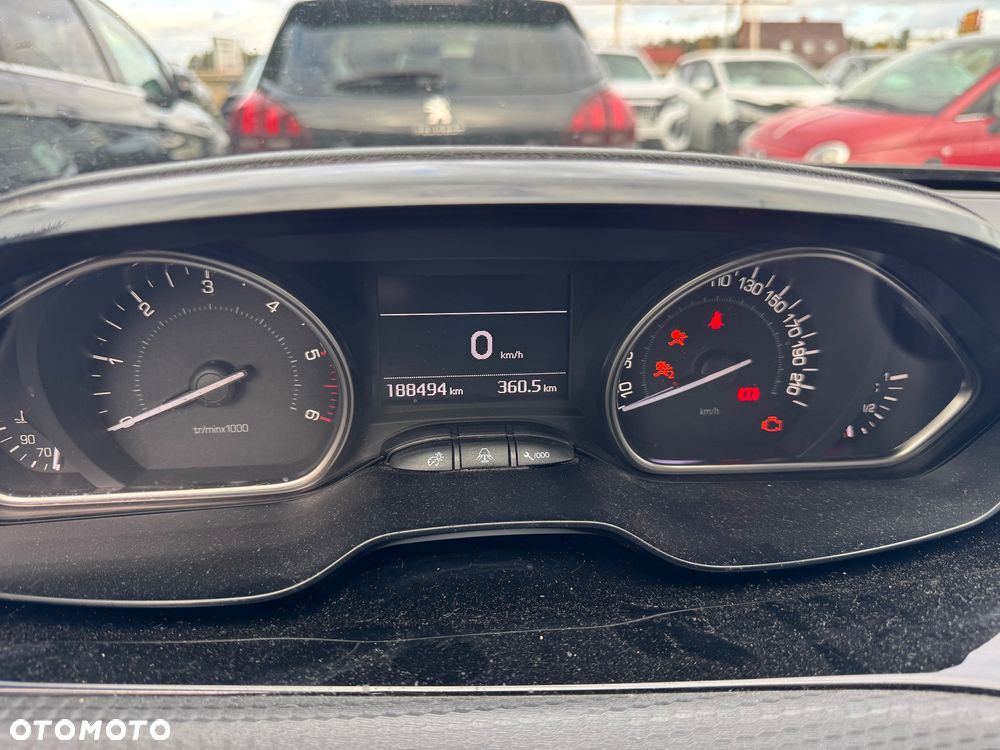 Peugeot 2008 1.6 BlueHDi Allure S&S - 18