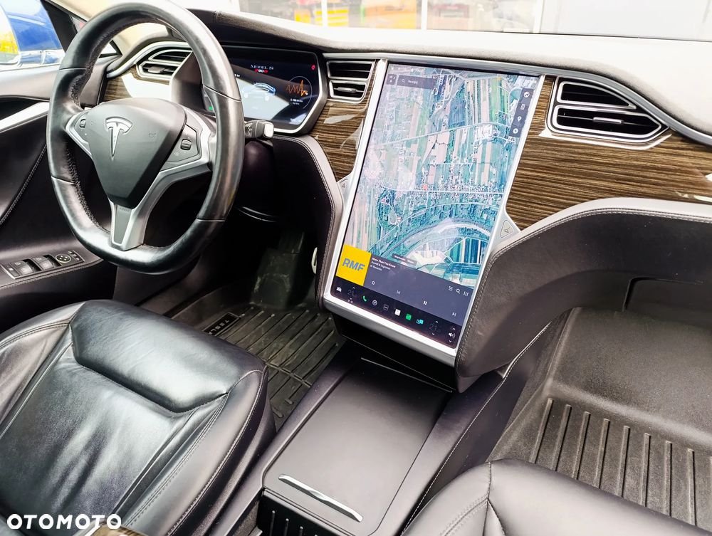 Tesla Model S - 7