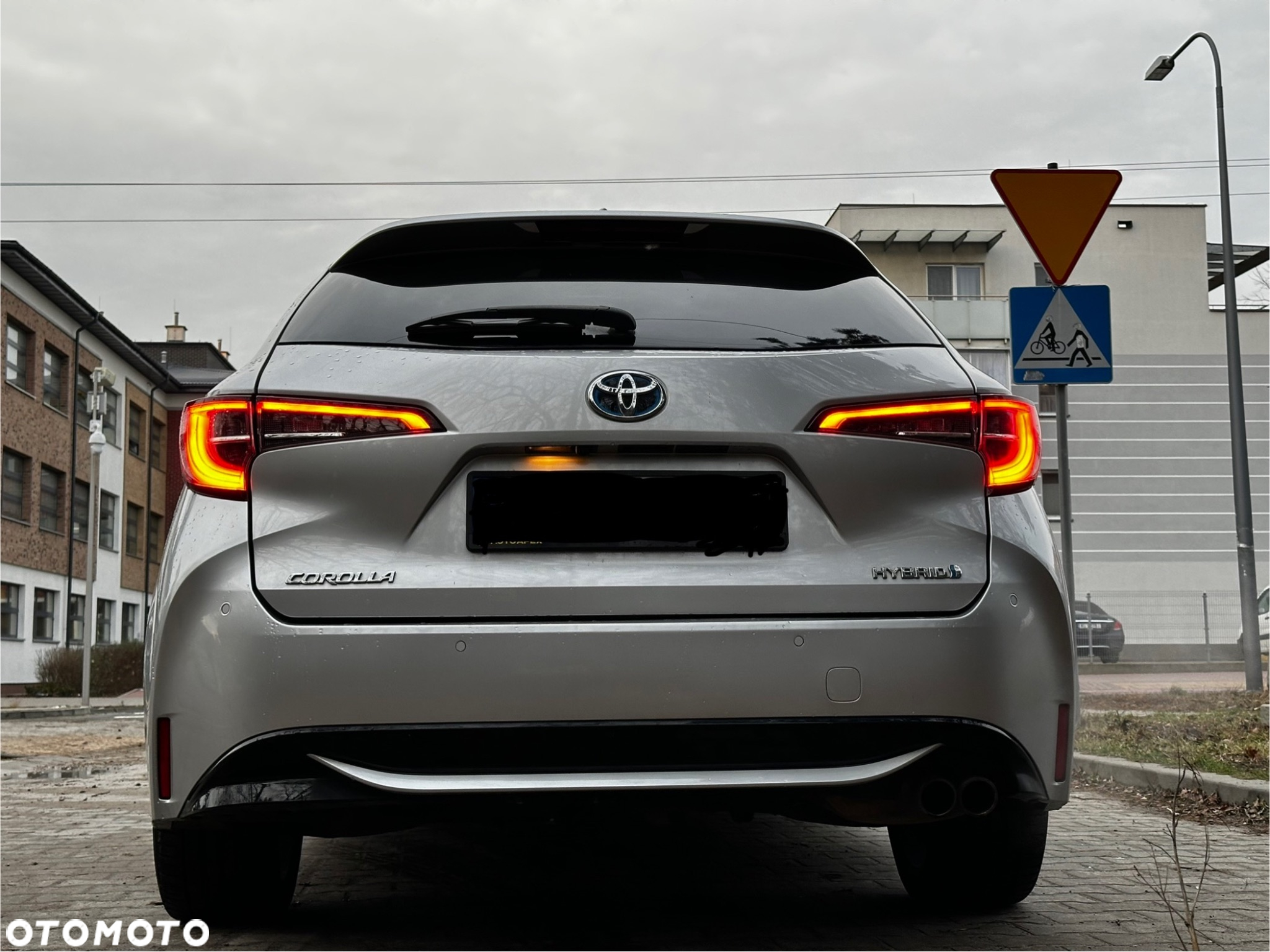 Toyota Corolla 2.0 Hybrid Executive - 12