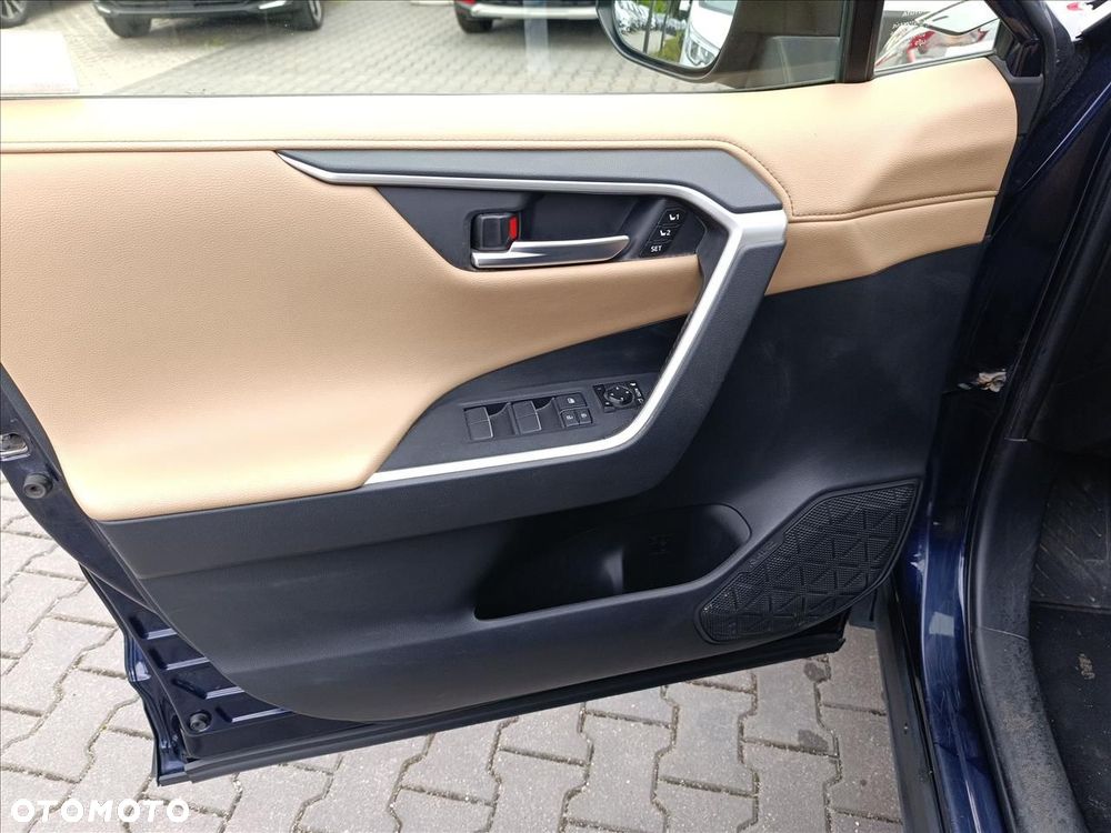 Toyota RAV4 - 10