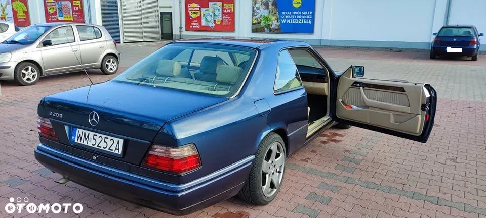 Mercedes-Benz Klasa E 200 - 4