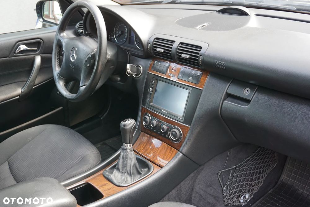 Mercedes-Benz Klasa C 200 CDI Elegance - 17