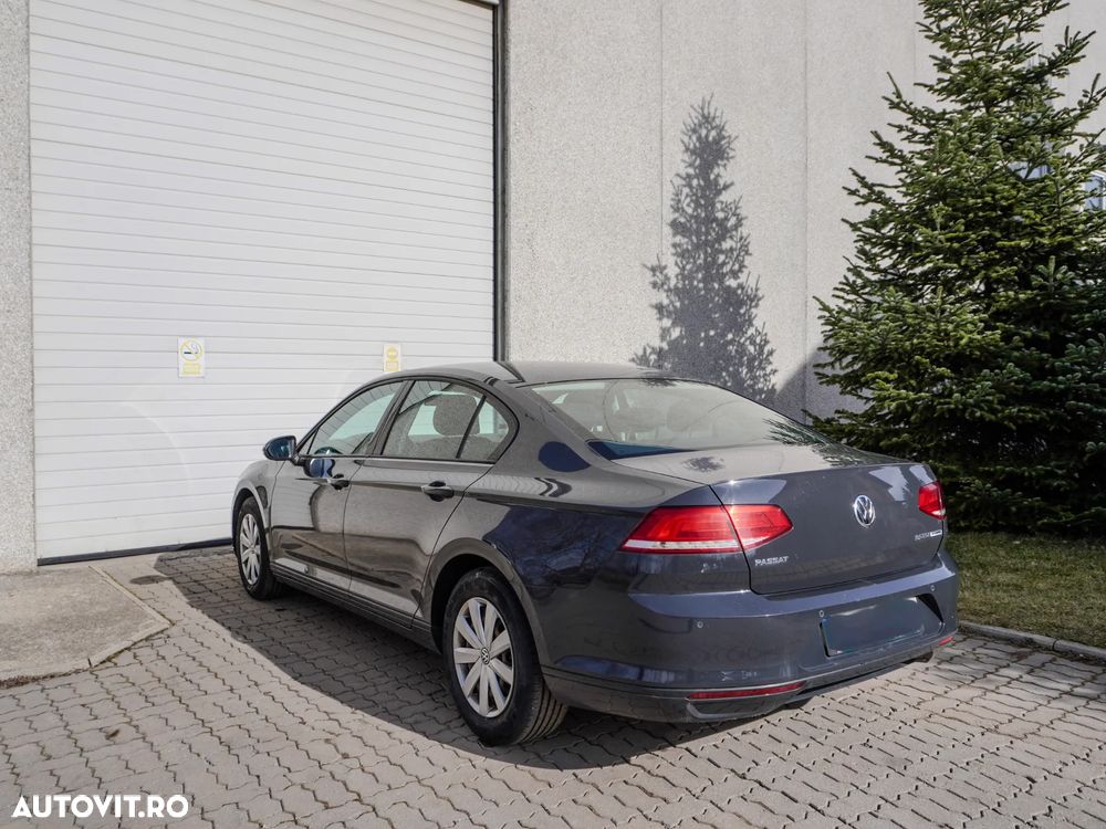 Volkswagen Passat - 1