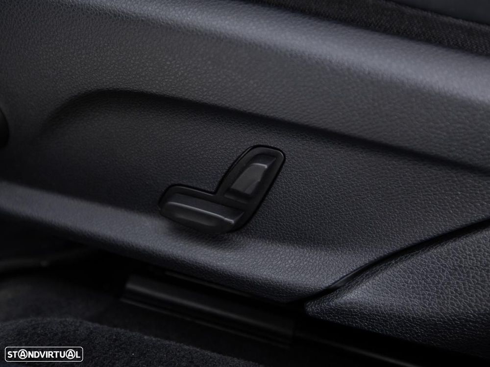 Mercedes-Benz E 300 de AMG Line - 18