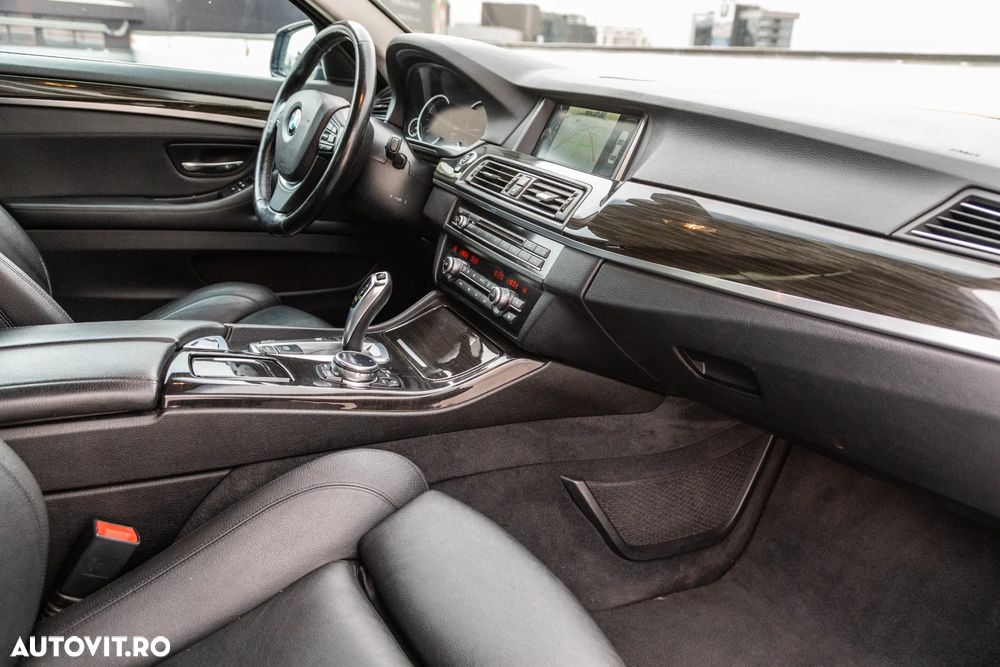 BMW Seria 5 520d Aut. Luxury Line - 9
