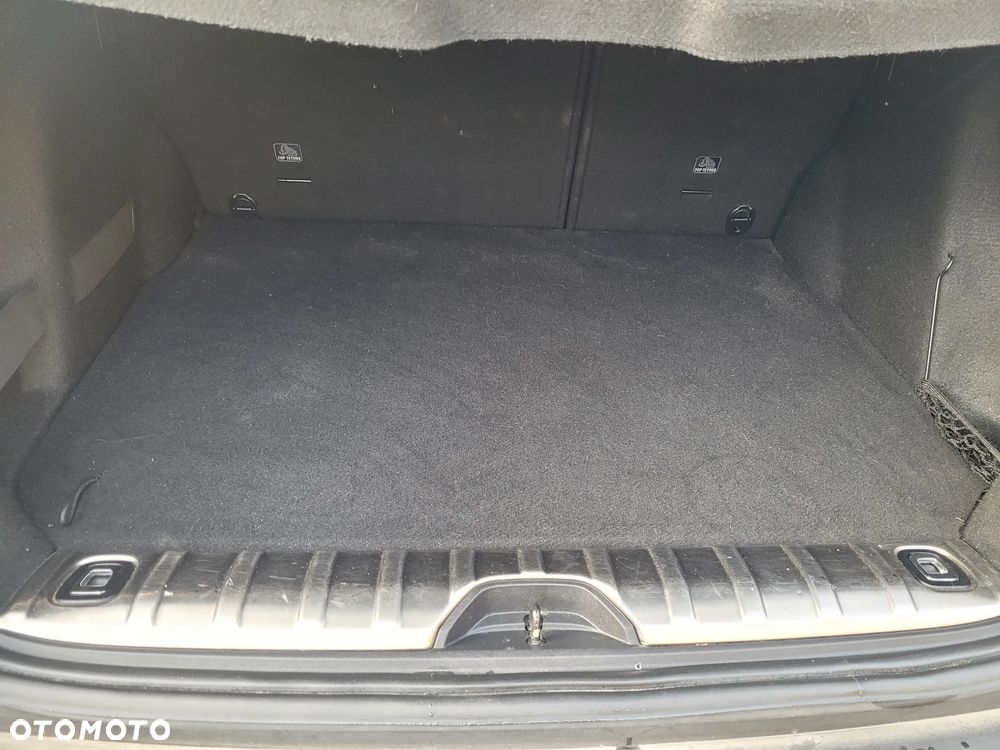 Peugeot 2008 BlueHDi 100 STOP & START Allure - 23