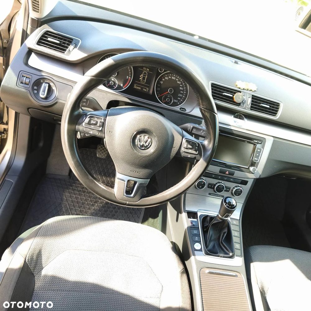 Volkswagen Passat 2.0 TDI Comfortline - 22