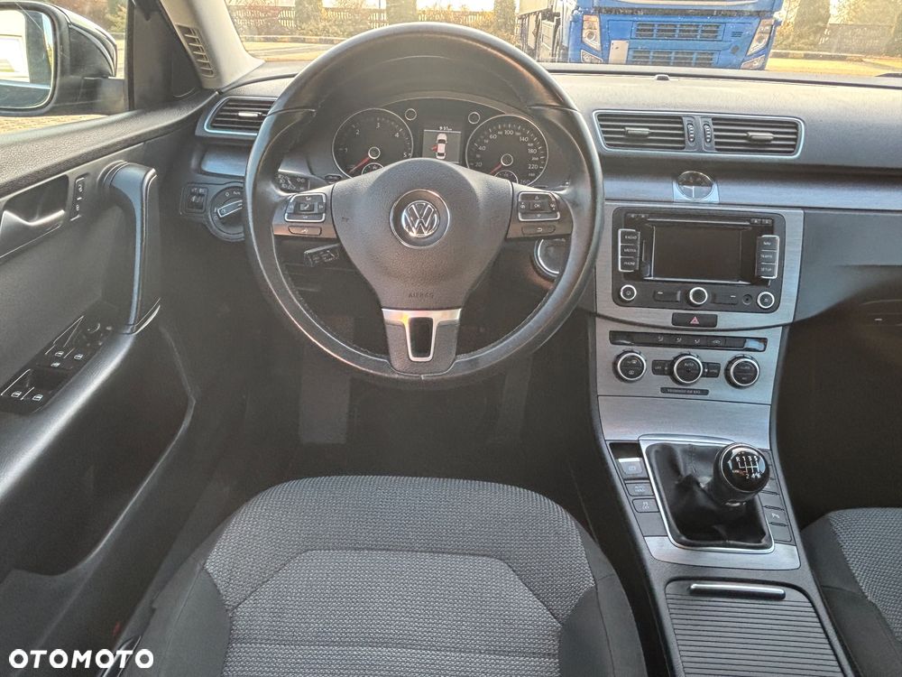 Volkswagen Passat - 19