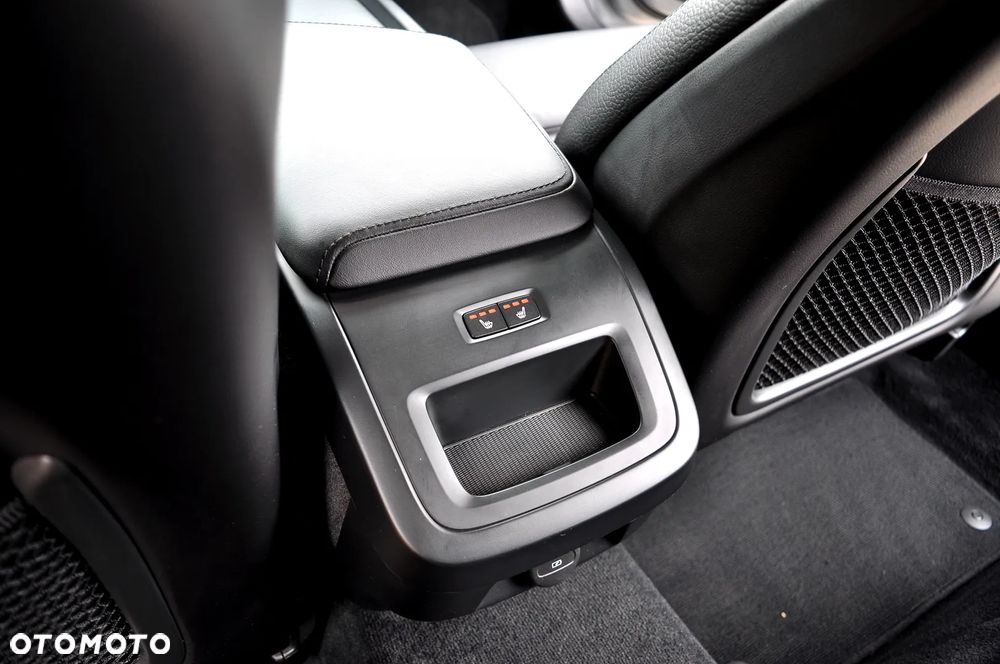 Volvo V60 Cross Country B4 D AWD Plus - 23