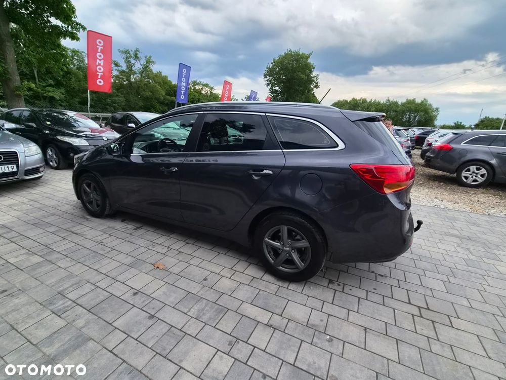 Kia Ceed - 8