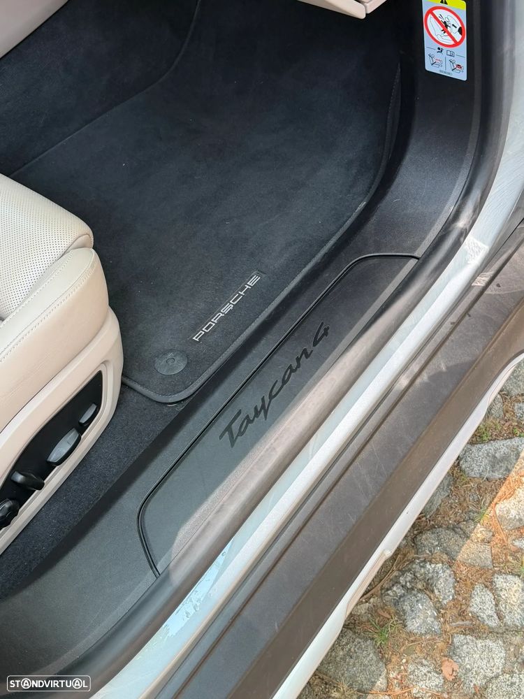 Porsche Taycan Cross Turismo 4 - 48
