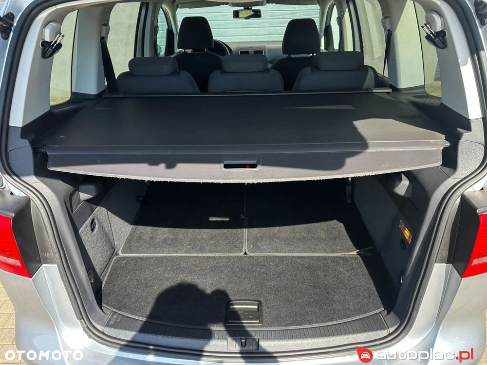 Volkswagen Touran - 32