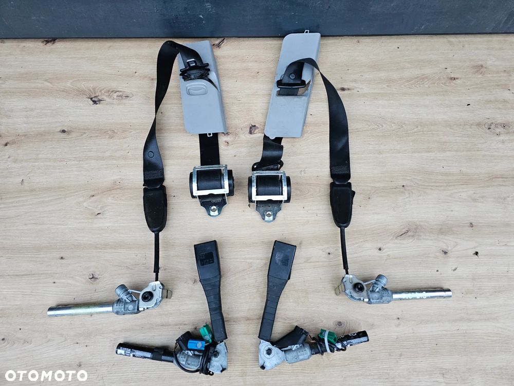 PASY DOPINACZE NAPINACZE PRZÓD OPEL CORSA D KOMPLET DWIE KOŚCI 13225285 13225286 - 1