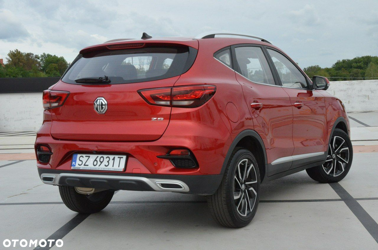 MG ZS - 16