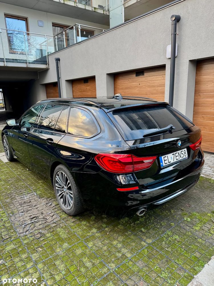 BMW Seria 5 520d Sport Line - 4