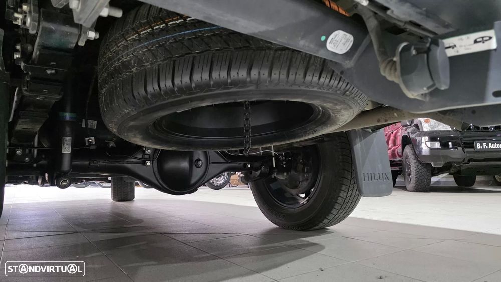 Toyota Hilux 2.8 D-4D 4WD GR Sport II - 20