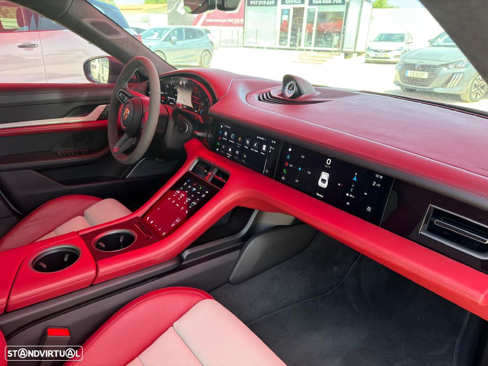 Porsche Taycan Turbo - 42