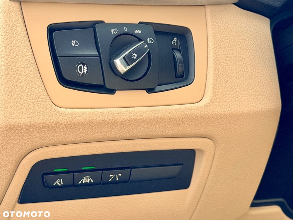 BMW Seria 3 330i Luxury Line - 33