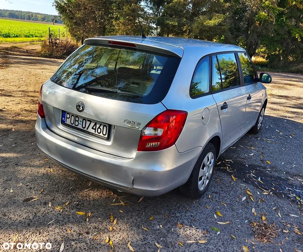 Skoda Fabia 2010 photo 4