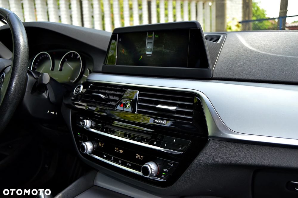 BMW Seria 5 518d - 15