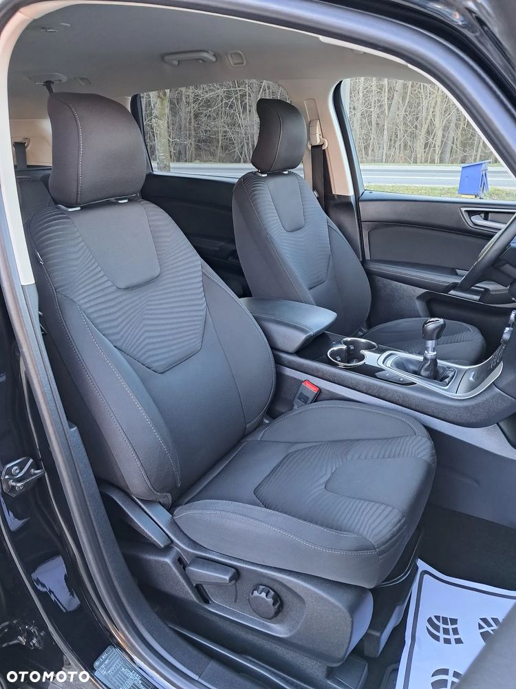 Ford S-Max - 12