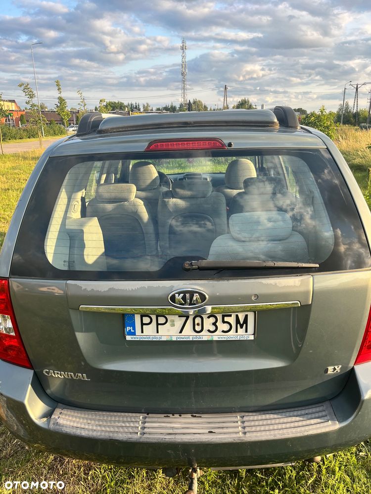 Kia Carnival 2.9 CRDi EX - 6