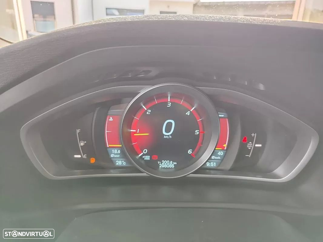 Volvo V40 1.6 D2 Momentum - 27