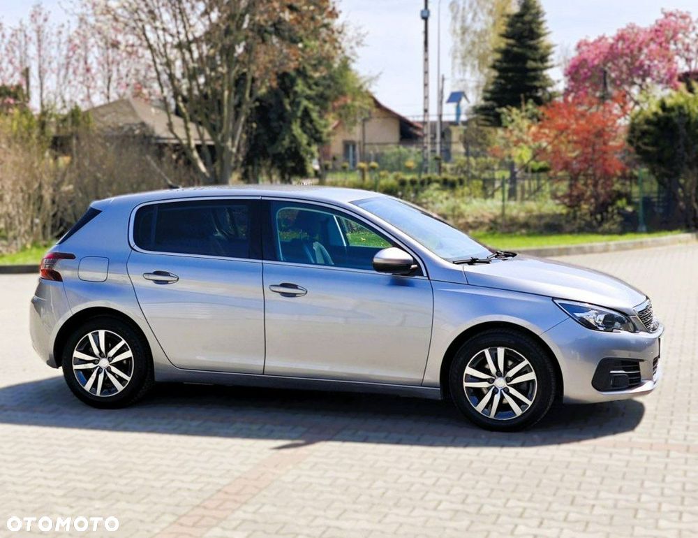 Peugeot 308 - 8