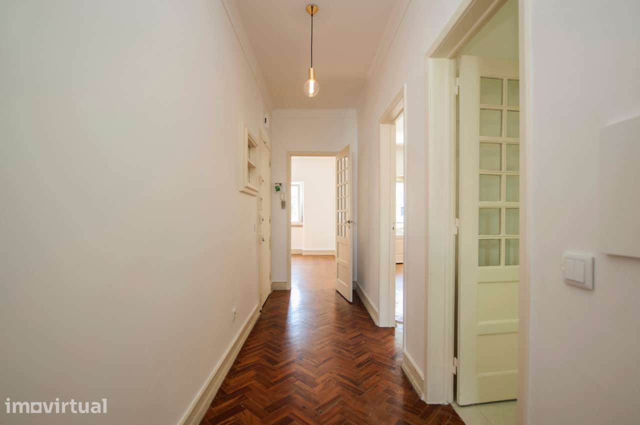 Apartamento T3 Luminoso com Varandas, junto ao Metro do Areeiro - Grande imagem: 3/21