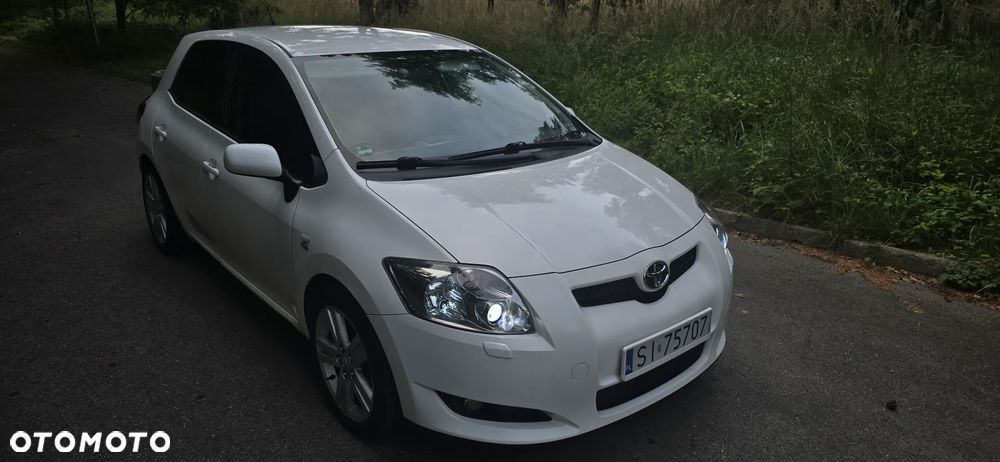 Toyota Auris 2.2 D-4D D-CAT - 2