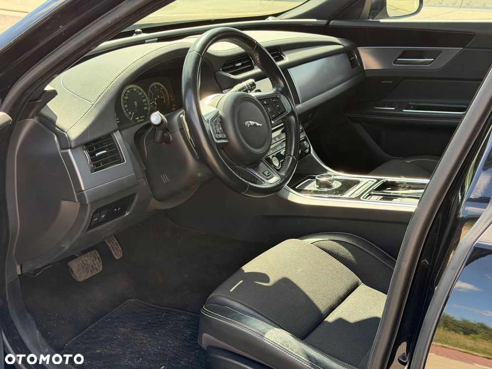 Jaguar XF 2.0 i4D R-Sport - 13