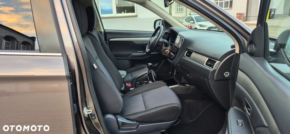 Mitsubishi Outlander 2.0 2WD Diamant Edition - 11