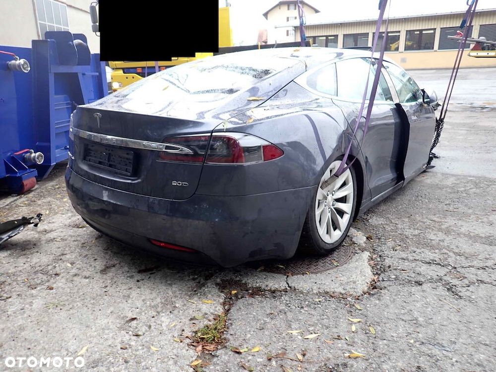 Tesla Model S Long Range Plus - 3