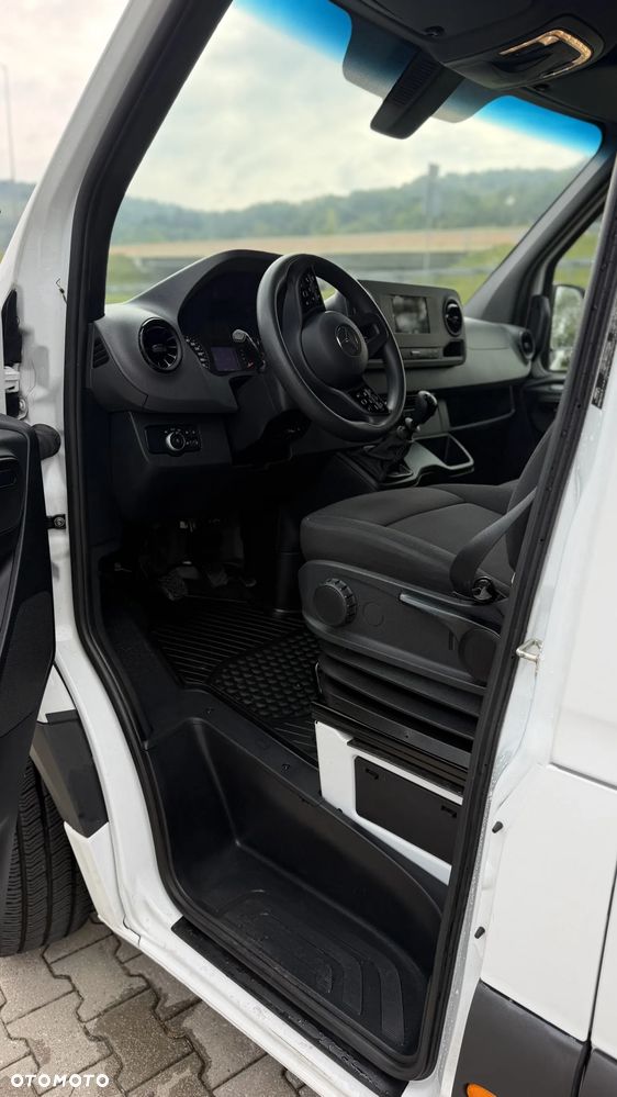 Mercedes-Benz Sprinter - 8