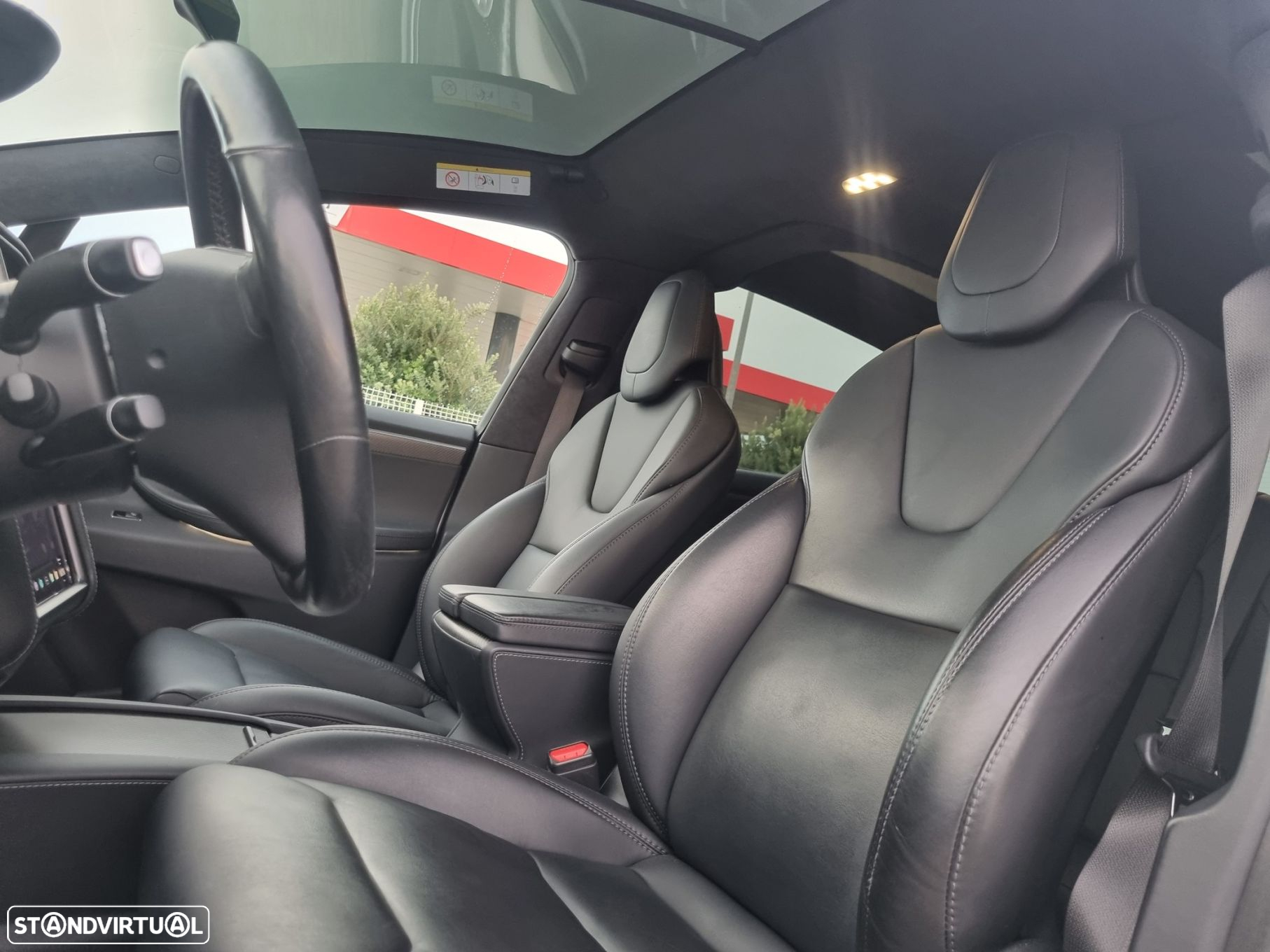 Tesla Model X - 11