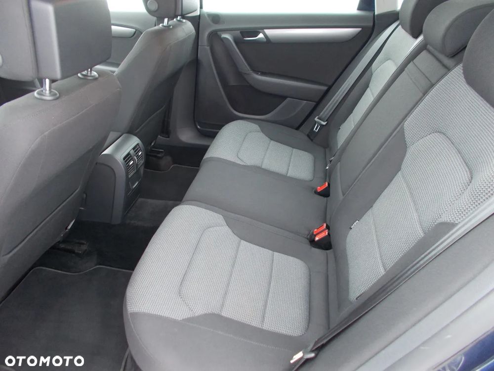 Volkswagen Passat 2.0 TDI DSG BlueMotion Technology Comfortline - 16