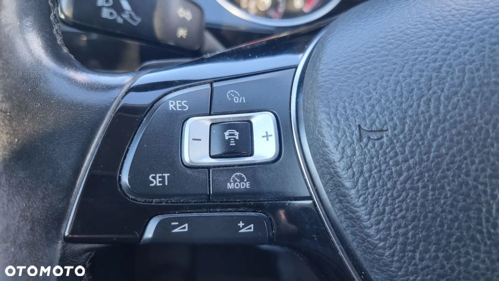 Volkswagen Touran 2.0 TDI BMT Highline DSG - 27