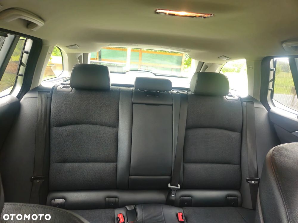 BMW Seria 5 525d xDrive - 16