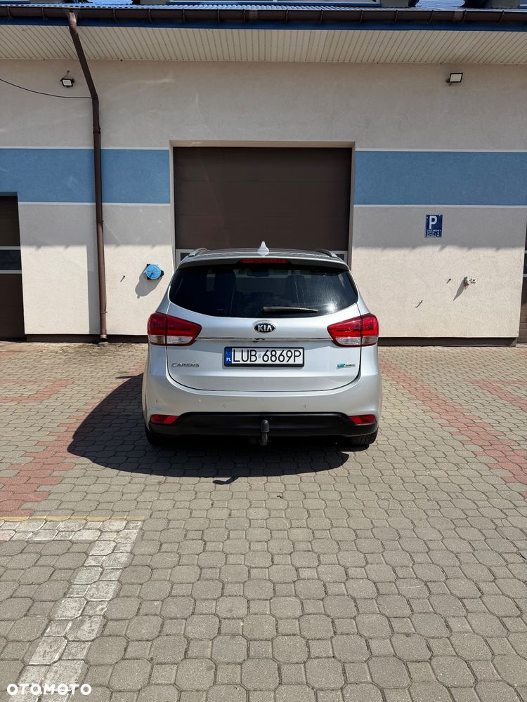 Kia Carens - 10