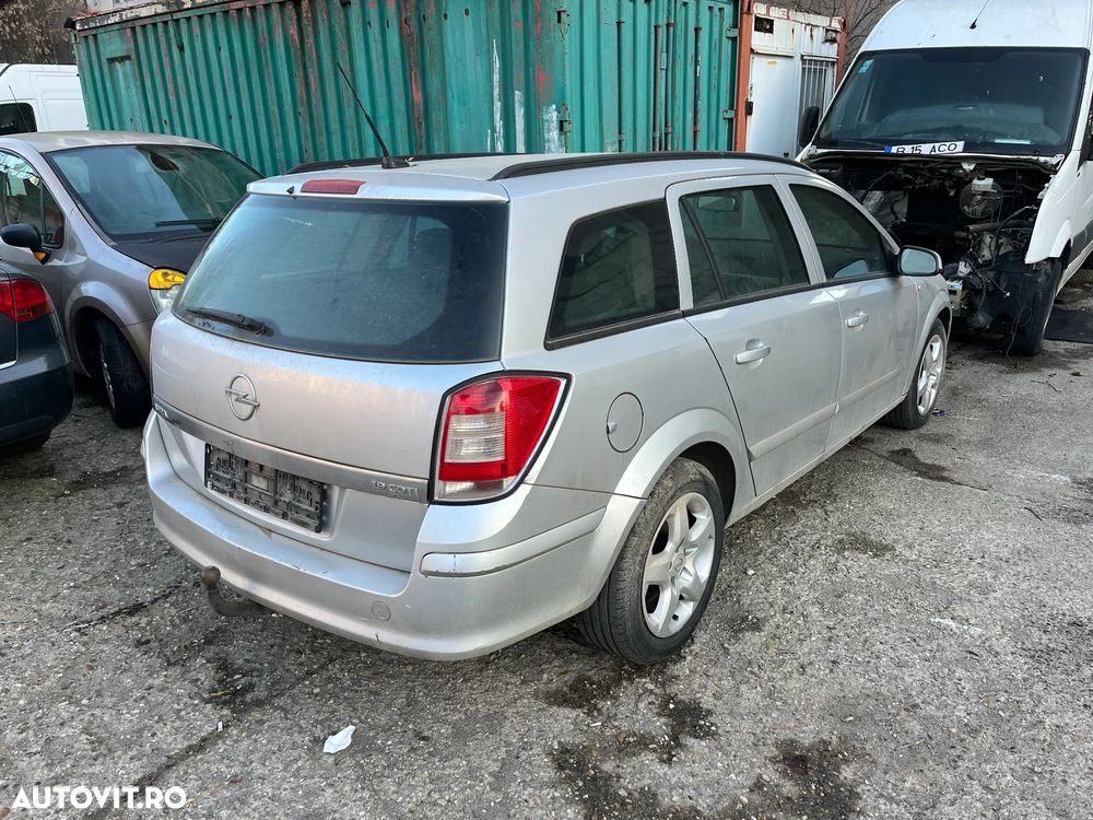 Dezmembrez Opel Astra H break gri argintiu Z157 1,9 CDTI - 3