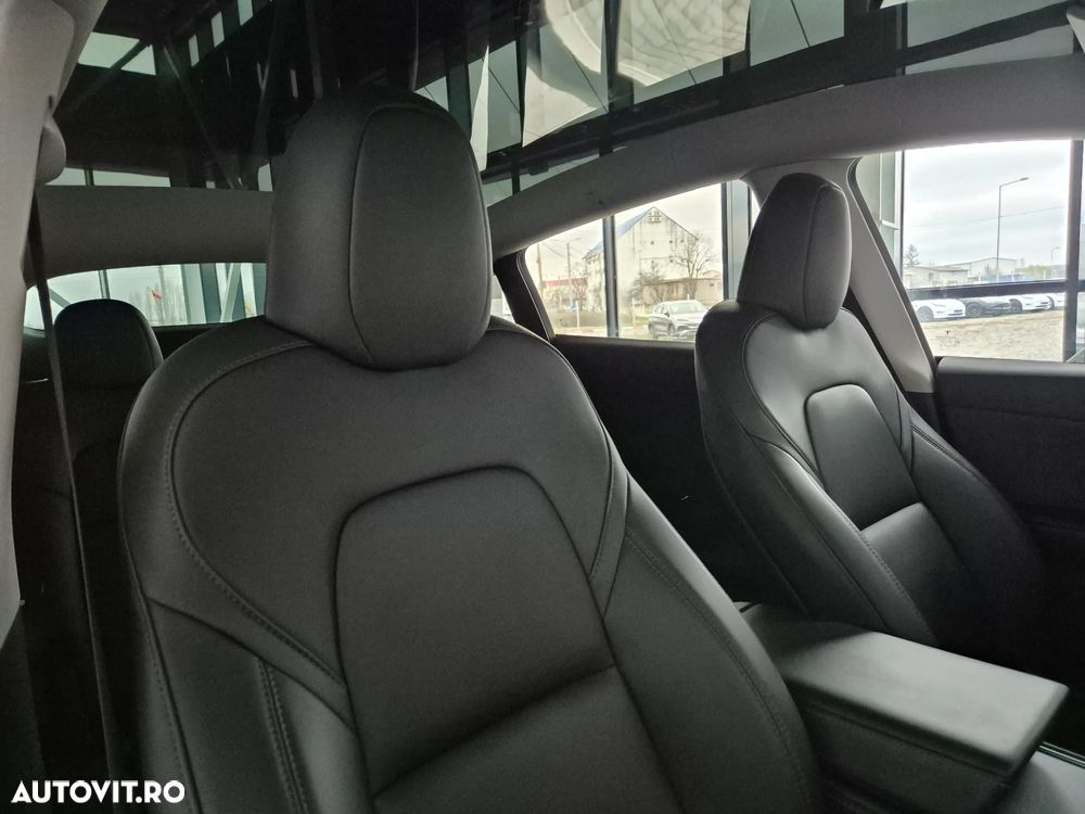 Tesla Model Y Long Range Dual Motor AWD - 13