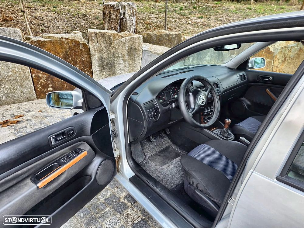 VW Bora 1.9 TDi Highline - 10