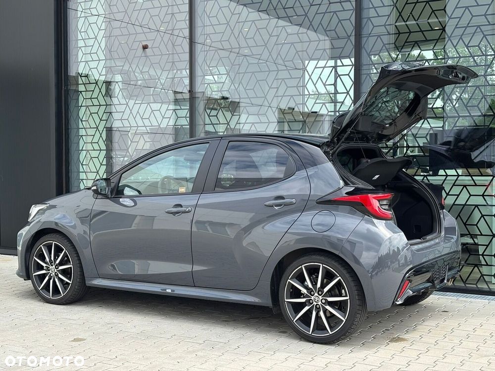 Toyota Yaris Hybrid 1.5 GR Sport - 33
