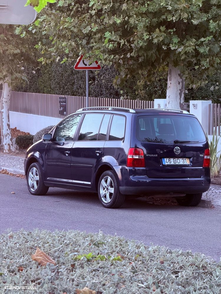 VW Touran 1.9 TDi Highline EC 7L - 10